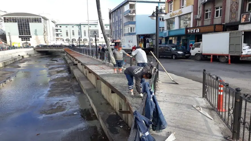 Belediye ekipleri çalışmalarına devam ediyor