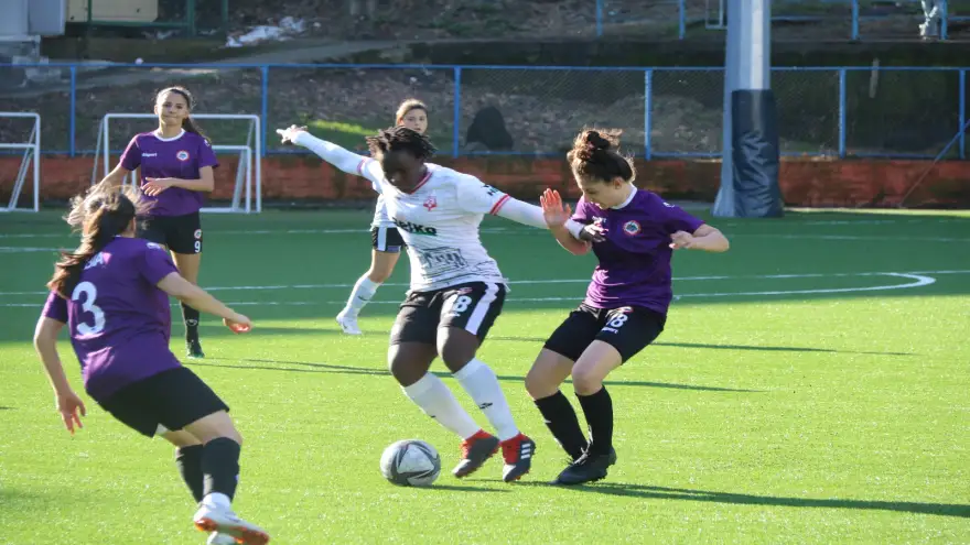 Kadın futbol takımında hedef mutlak galibiyet