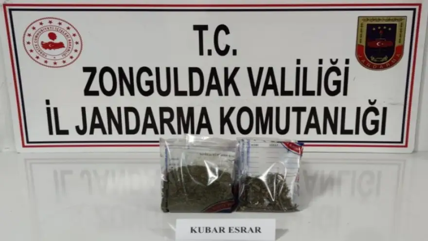Jandarma, kubar esrar ele geçirdi