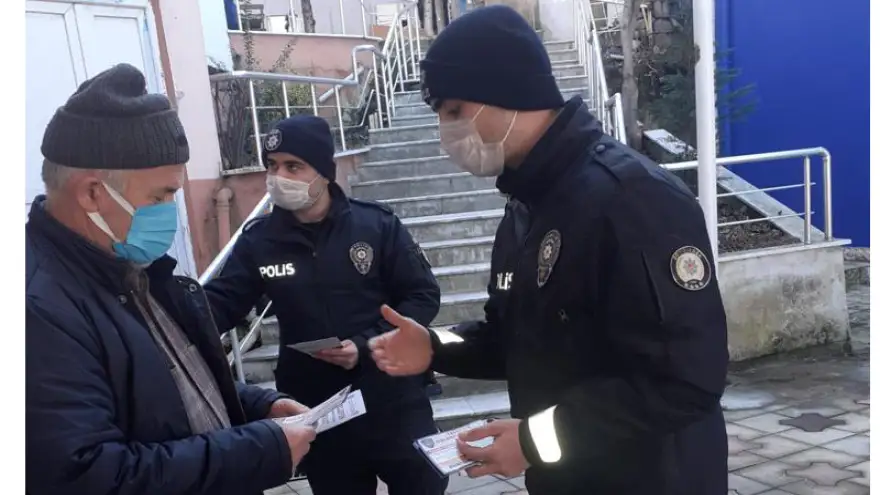Polis mal varlığına karşı suçlarla ilgili broşür dağıttı