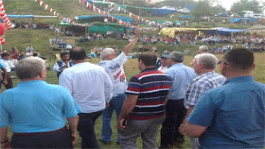 EFSANE BAŞKAN,BAYRAMDA KÖY KÖY GEZEREK MİLLETLE KUCAKLAŞTI