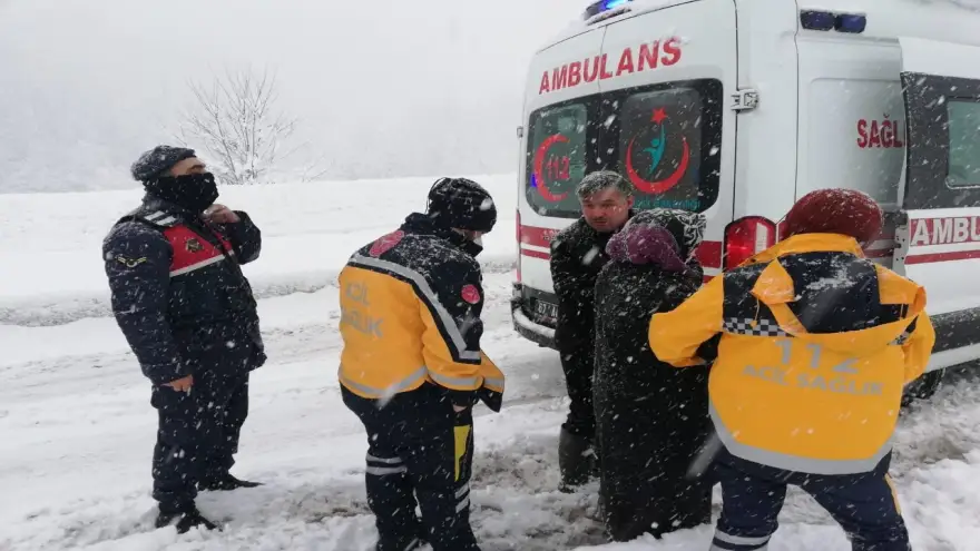 Jandarma mahsur kalan vatandaşlara anında ulaştı