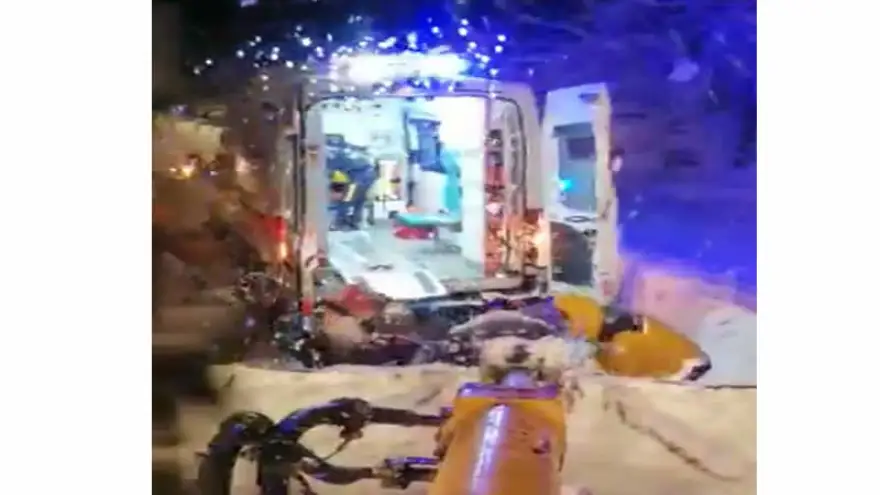 Kalp hastası vatandaş iş makineleri ambulansa ulaştırdı