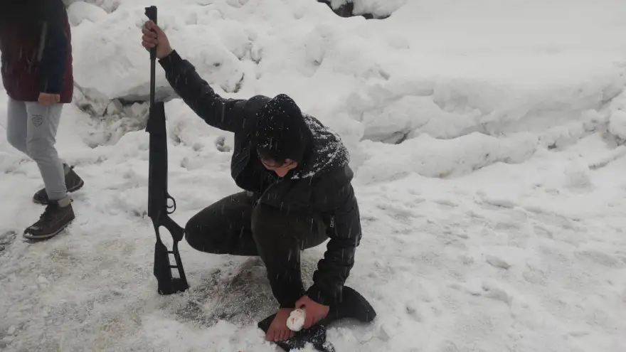 Havalı tüfek ile kendini vurdu