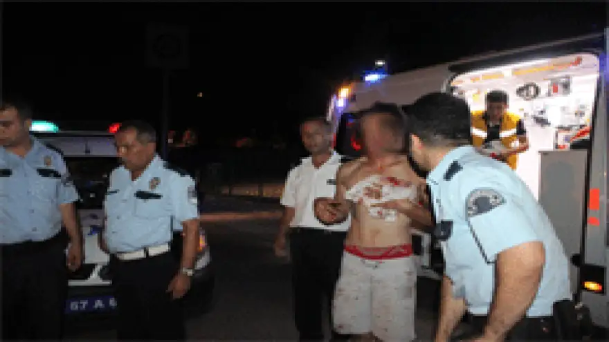 EREĞLİ'DE BIÇAKLI KAVGA