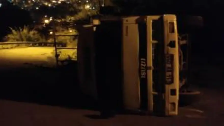 Yola mazot döküldü, sürücüler zor anlar yaşadı