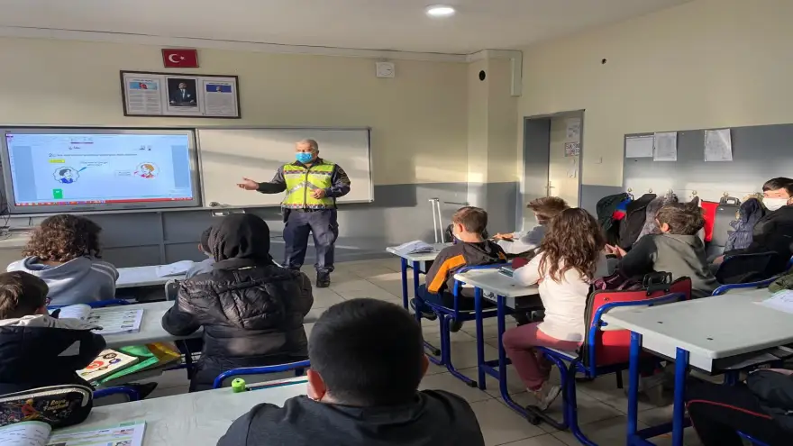 Jandarma Trafik Timlerinden öğrencilere seminer...