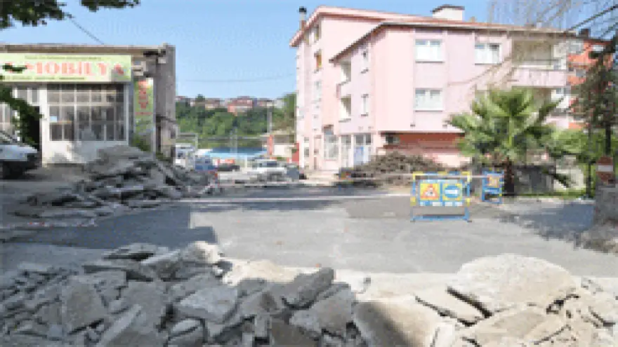 BOZUK YOLLAR ONARILIYOR