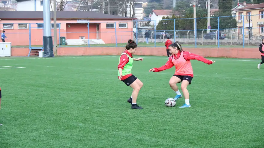 Kadın Futbolcular, Antalya maçına hazırlanıyor