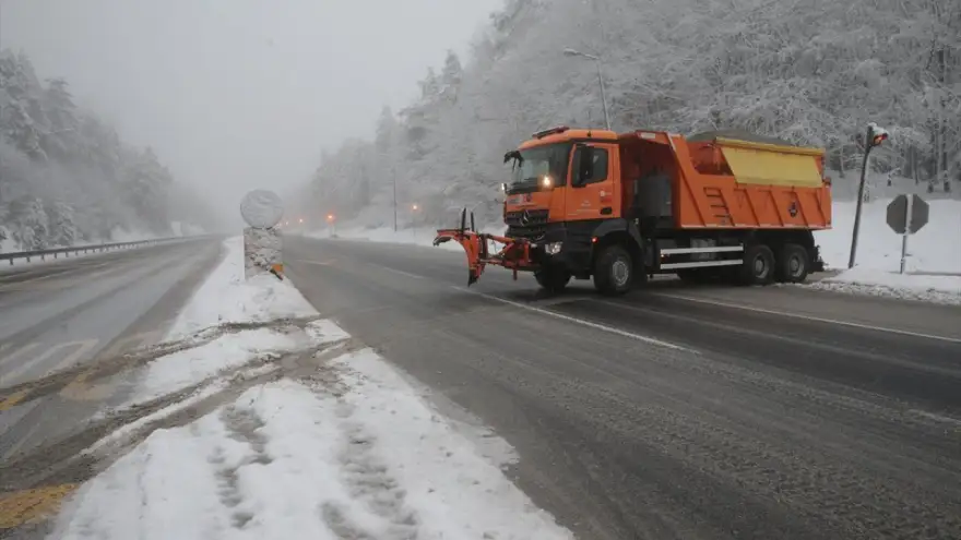 Bolu Dağı'nda kar ve sis etkili oluyor