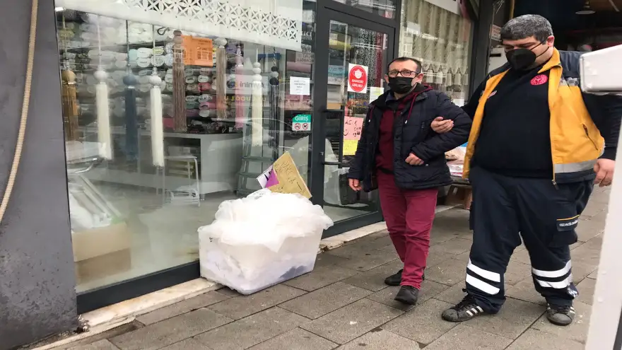 Beş kişinin saldırısına uğradı