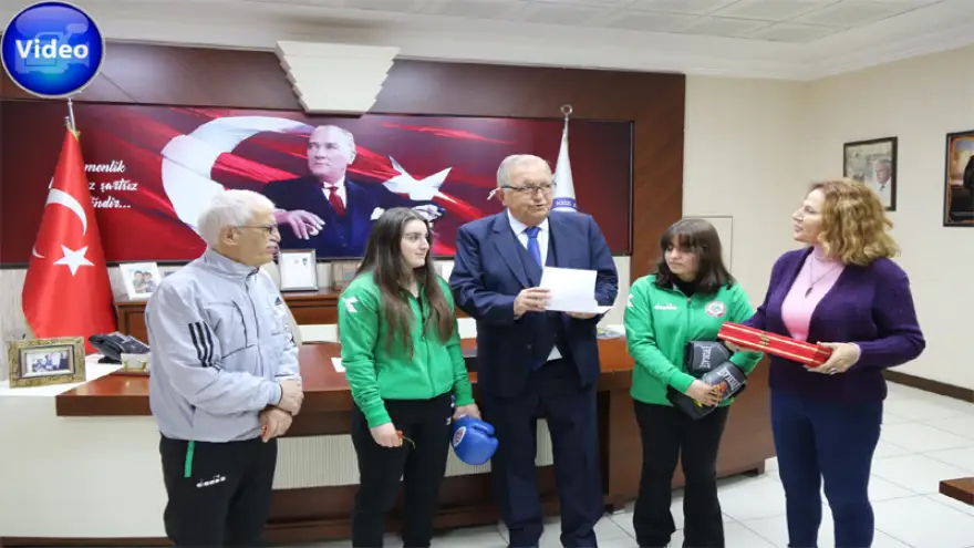 Başkan Posbıyık’tan Başarılı Boksörlere Hediye

