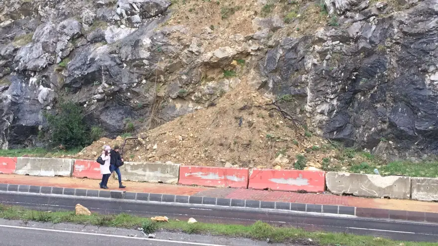 Kozlu Sahil Yolundaki heyelan konusunda da yetkililer uyarılmış