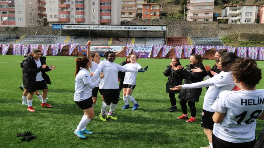 Altın kızlar galip: 3- 0