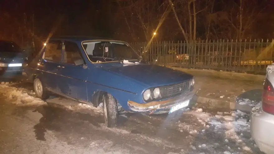 Kız arkadaşını aracın için de bıraktı, Polisten kaçtı