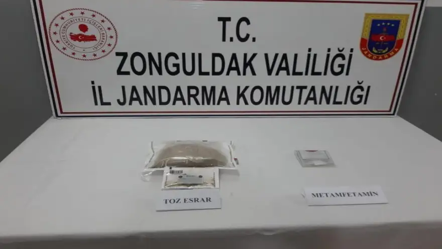 Yolcunun üzerinden uyuşturucu çıktı