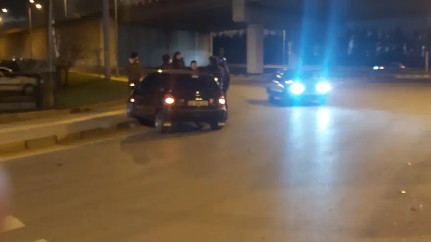Kavşakta çarpıştılar..