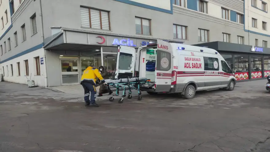 Yediği yemekten sonra rahatsızlanarak bayıldı