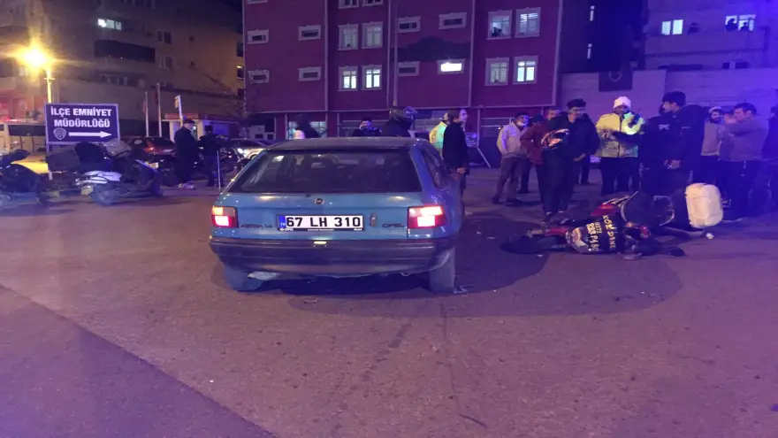 Motosiklet ile otomobil çarpıştı