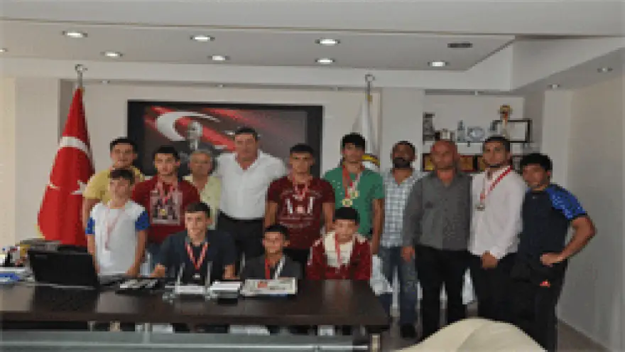 BAŞARILARINI BAŞKAN TEKİNLE PAYLAŞTILAR