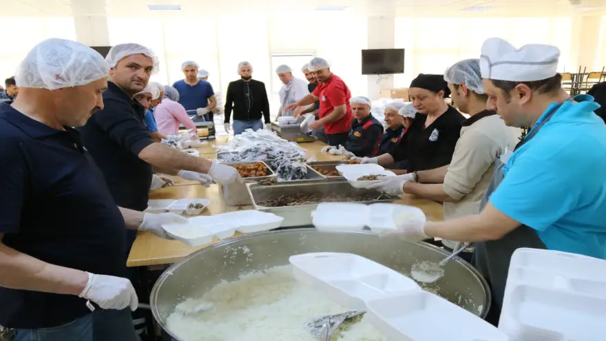 Kadir Gecesi iftar programı için yoğun hazırlıklar devam ediyor