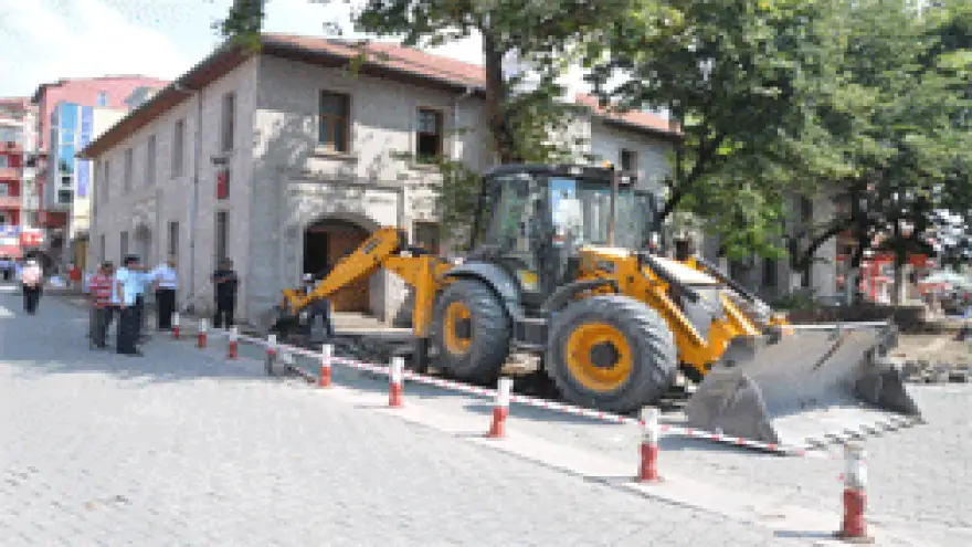 CAMİ ÇEVRESİ YENİDEN DÜZENLENİYOR