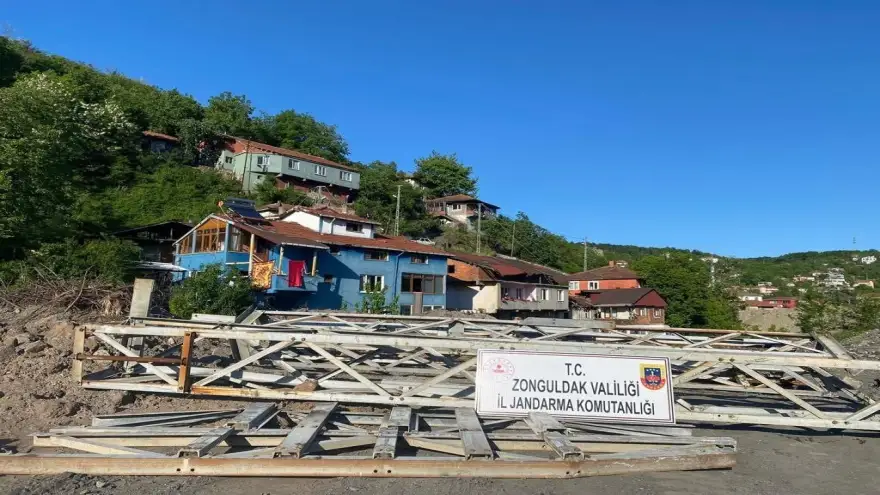 Çalınan malzemeler boş arazide bulundu