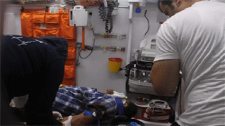 KAMYONUN ALTINDA KALAN YAYA AĞIR YARALANDI