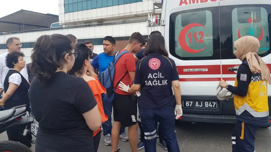 Motosiklet otomobil ile çarpıştı