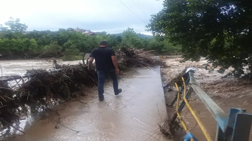 Erdemir baraj kapaklarını açtı, ev ve iş yerleri boşaltıldı..