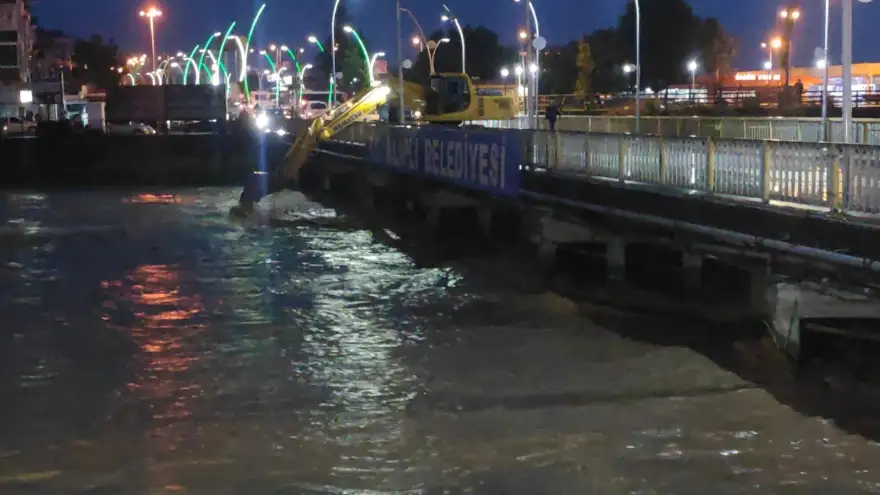 Alapli'da iki yakayı birleştiren yol kapatıldı...