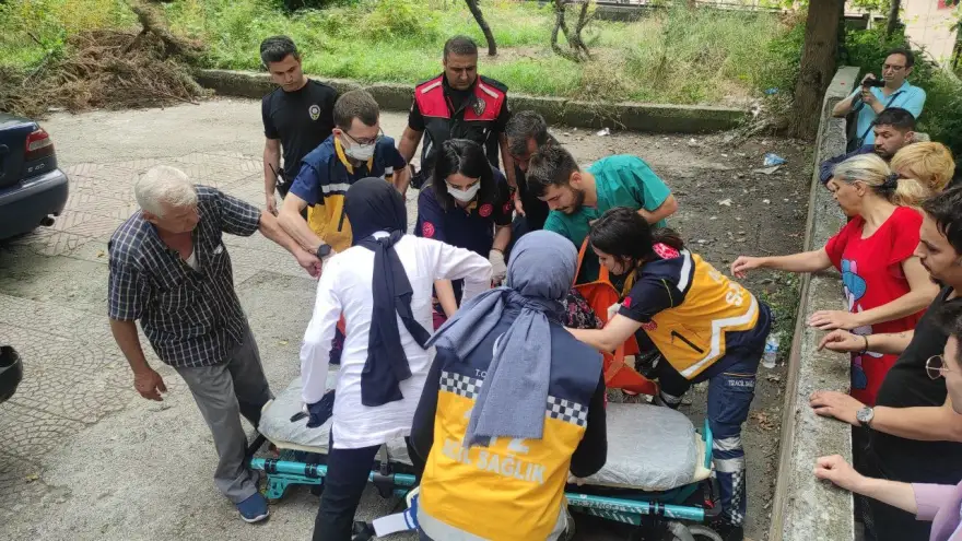 Kocası tarafından tartaklanan kadın hastaneye kaldırıldı