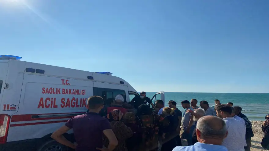 Denize giren Suriyeli uyruklu 2 genç boğulma tehlikesi geçirdi