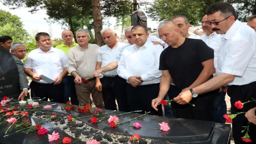 Şemsi Denizer mezarı başında anıldı