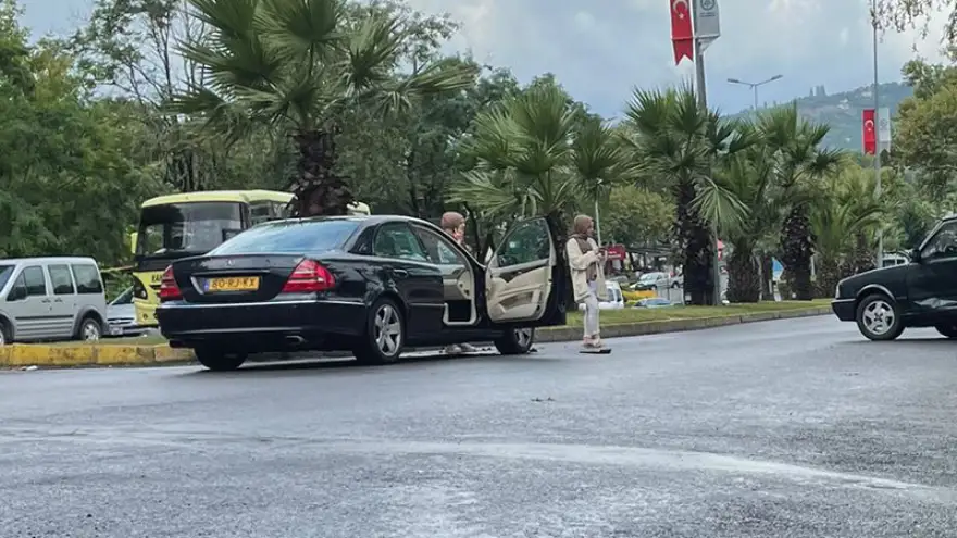 Araçta sıkışarak yaralandı...