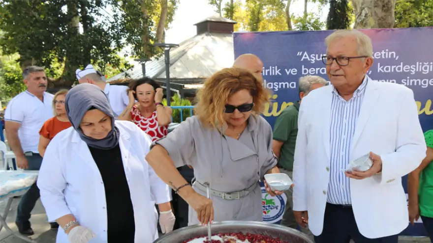 Kdz. Ereğli Belediyesi aşure dağıttı

