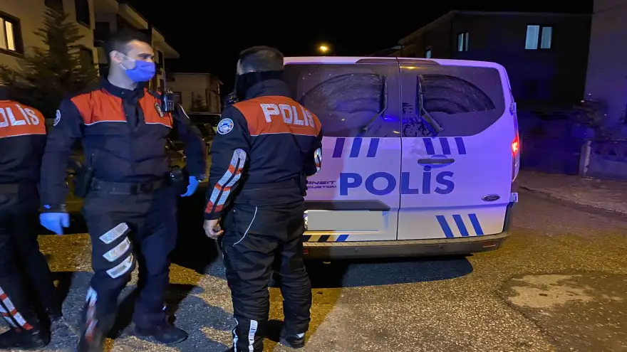 Ruhsatsız silah ve uyuşturucu madde ile yakalandılar