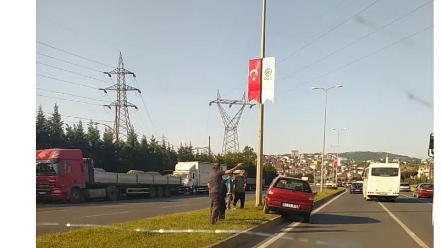 Direksiyon hakimiyetini kaybetti refüşe çıktı...