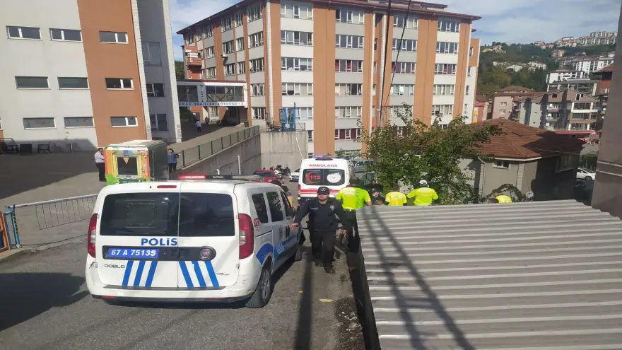 Balta ile saldırdı: 4 yaralı