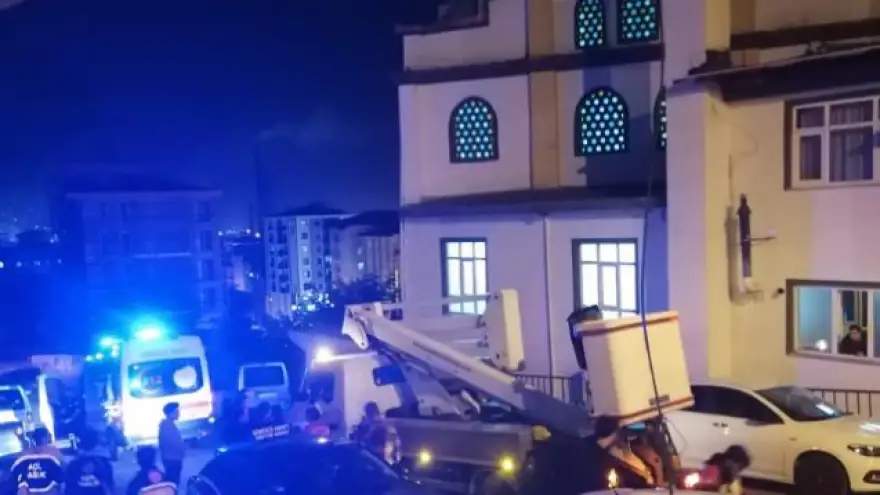 Cami'de çıkan yangın paniğe sebep oldu...