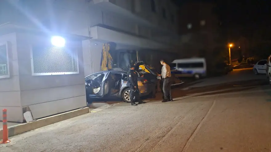 Polis, uyuşturucu madde ve iki adet ruhsatsız silah yakaladı