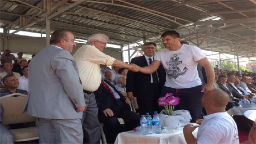 POSBIYIK, ALAPLI YAĞLI GÜREŞLERİNE KATILDI