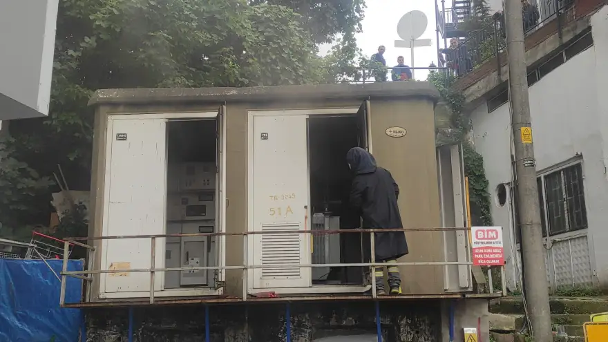 Yüksek gerilim hattı bomba gibi patladı