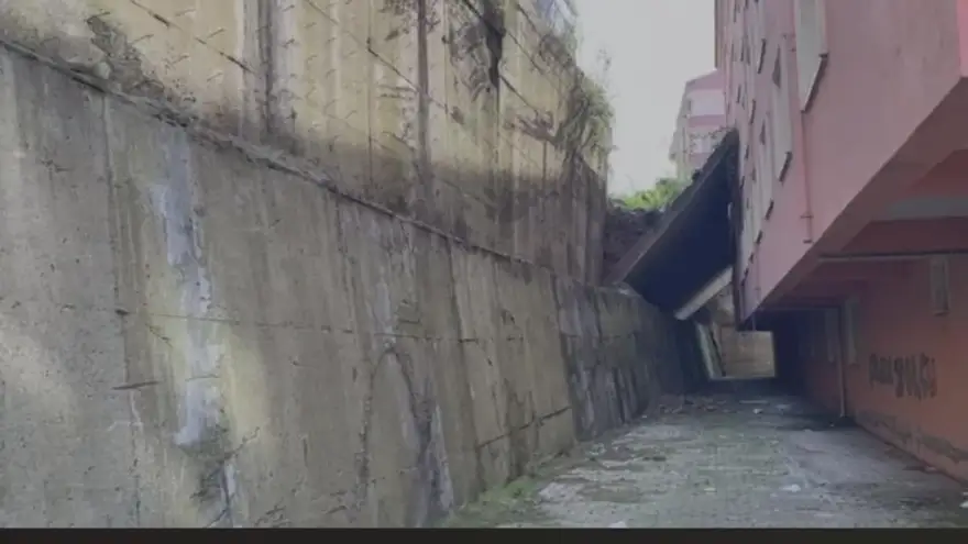 Alaplı'da istinat duvarı çöktü