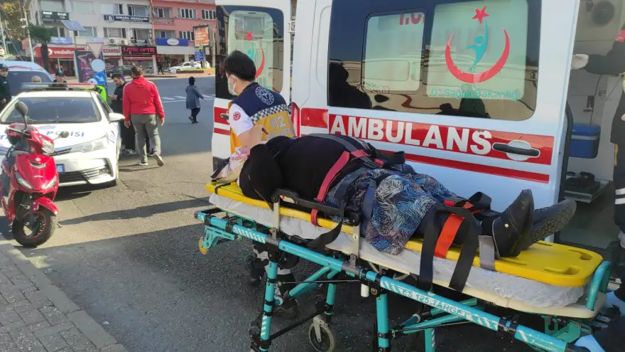 Halk otobobüsünden inerken düştü, yaralandı 