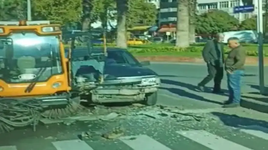 Ereğli Belediyesine ait temizlik aracına çarptı...