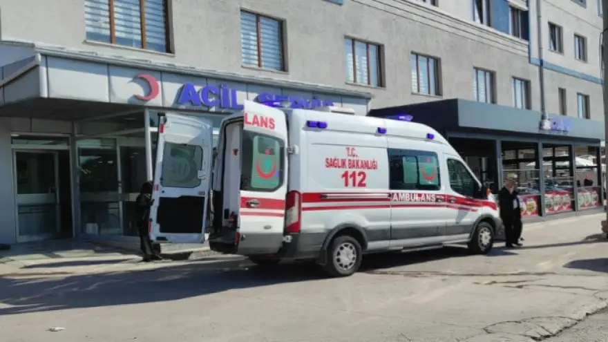 Yüksekten düşen işçi hastaneye kaldırıldı