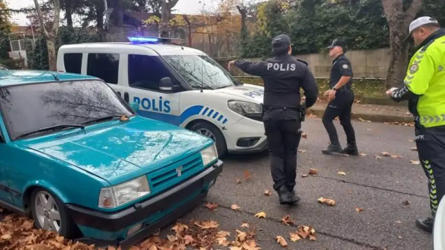 Plakasız araçlar yediemin otoparkına kaldırılıyor..