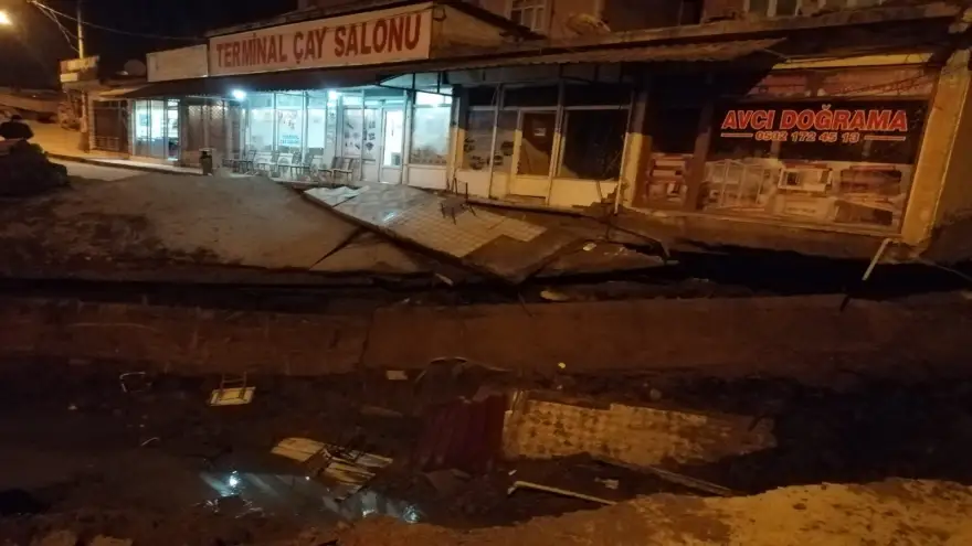 Ormanlı terminal sahasında ki yol çöktü...