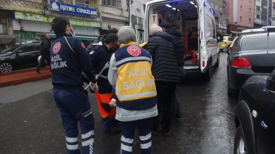 Yürüyen merdivenlerden düşen yaşlı kadın yaralandı...